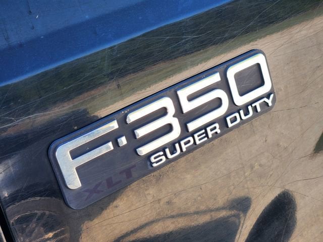 2001 Ford Super Duty F-350 DRW XL