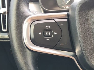 2019 Volvo XC40 Momentum